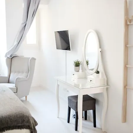 White Fanti Apartment