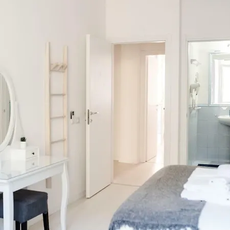 White Fanti Apartment *